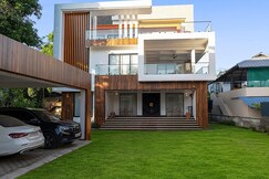 ELIVAAS Signature Nedumbally 4 BHK Villa with Balcony Sit-Out & Lounge Area