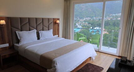 Omya Mountain Retreat Manali Room Type - Premier room with Balcony and Mountain View Omya Mountain Retreat Manali Room Type - Premier room with Balcony and Mountain View