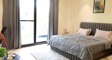 ZEALIN Stays Golf Course Road Phase 1 Room Type - Deluxe Room with balcony
