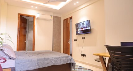 ZEALIN Stays Golf Course Road Phase 1 Room Type - Premium Room with balcony