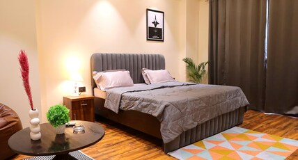 ZEALIN Stays Golf Course Road Phase 1 Room Type - Luxury Room with balcony
