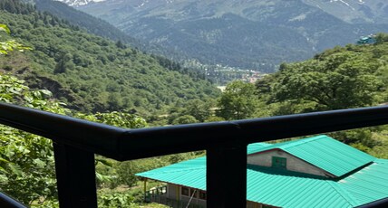 Mountain Goat Guest House & Restaurant Room Type - Dam and Snow Peak View