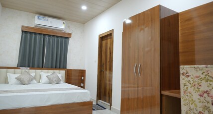 Hotel Banyan Courtyard Guwahati Room Type - Deluxe room with City View