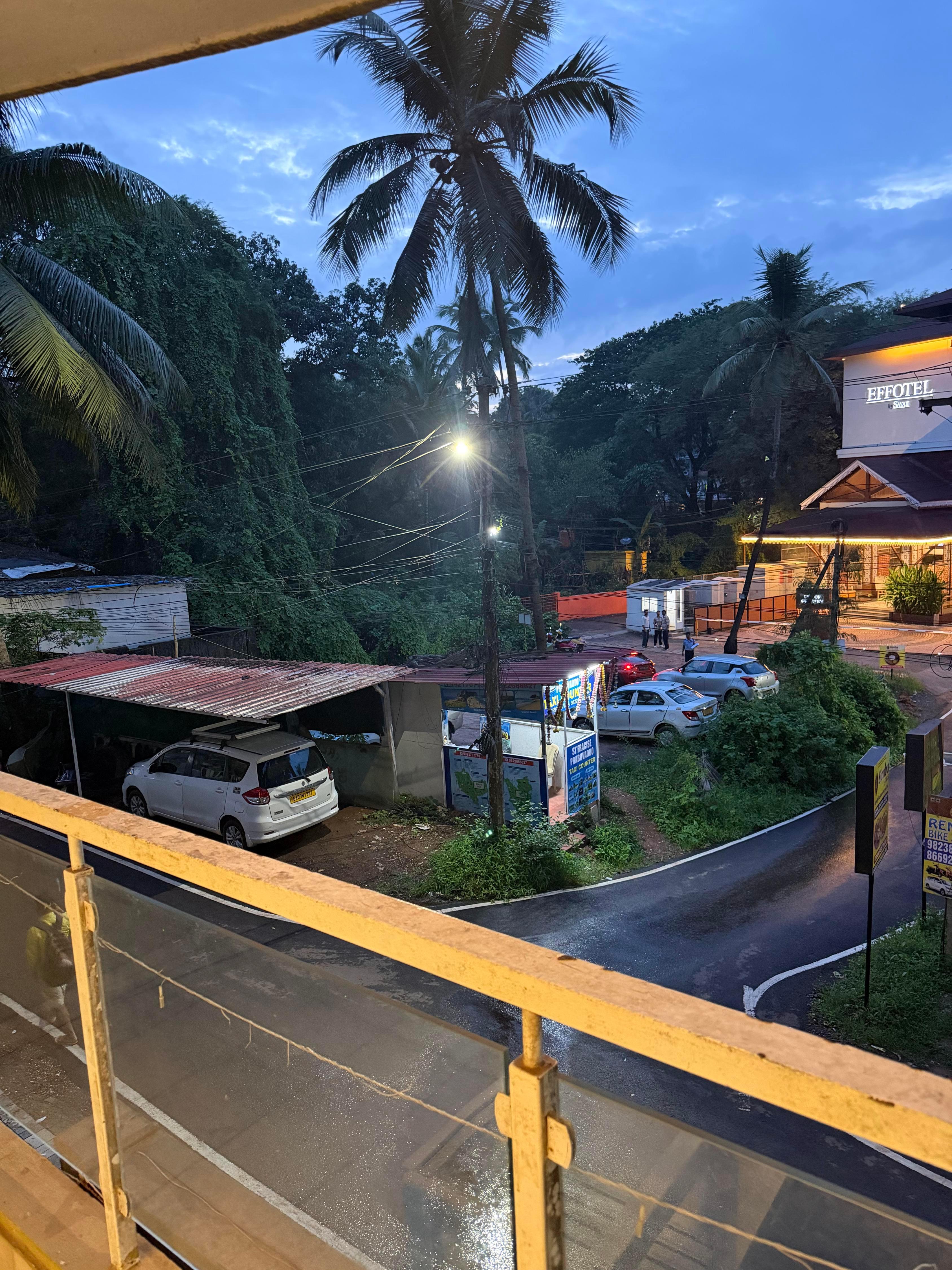 Hotel Dealcazar calangute - Tap to explore photos