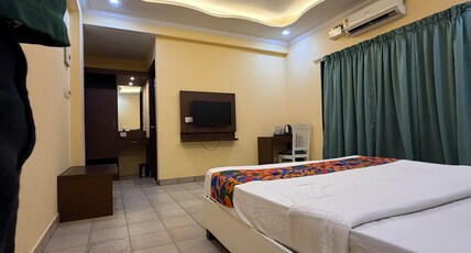 Hotel Dealcazar calangute Room Type - Deluxe Room with Balcony and Garden View Hotel Dealcazar calangute Room Type - Deluxe Room with Balcony and Garden View