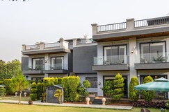 ELIVAAS Aranya Library Aria 4 BHK with Pvt Pool & Garden