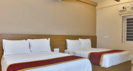 Hotel Sri Murari Room Type - Family room (2 Queen Bed )