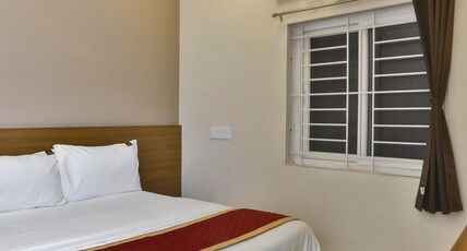 Hotel Sri Murari Room Type - Deluxe Room (1 King Bed) Hotel Sri Murari Room Type - Deluxe Room (1 King Bed)