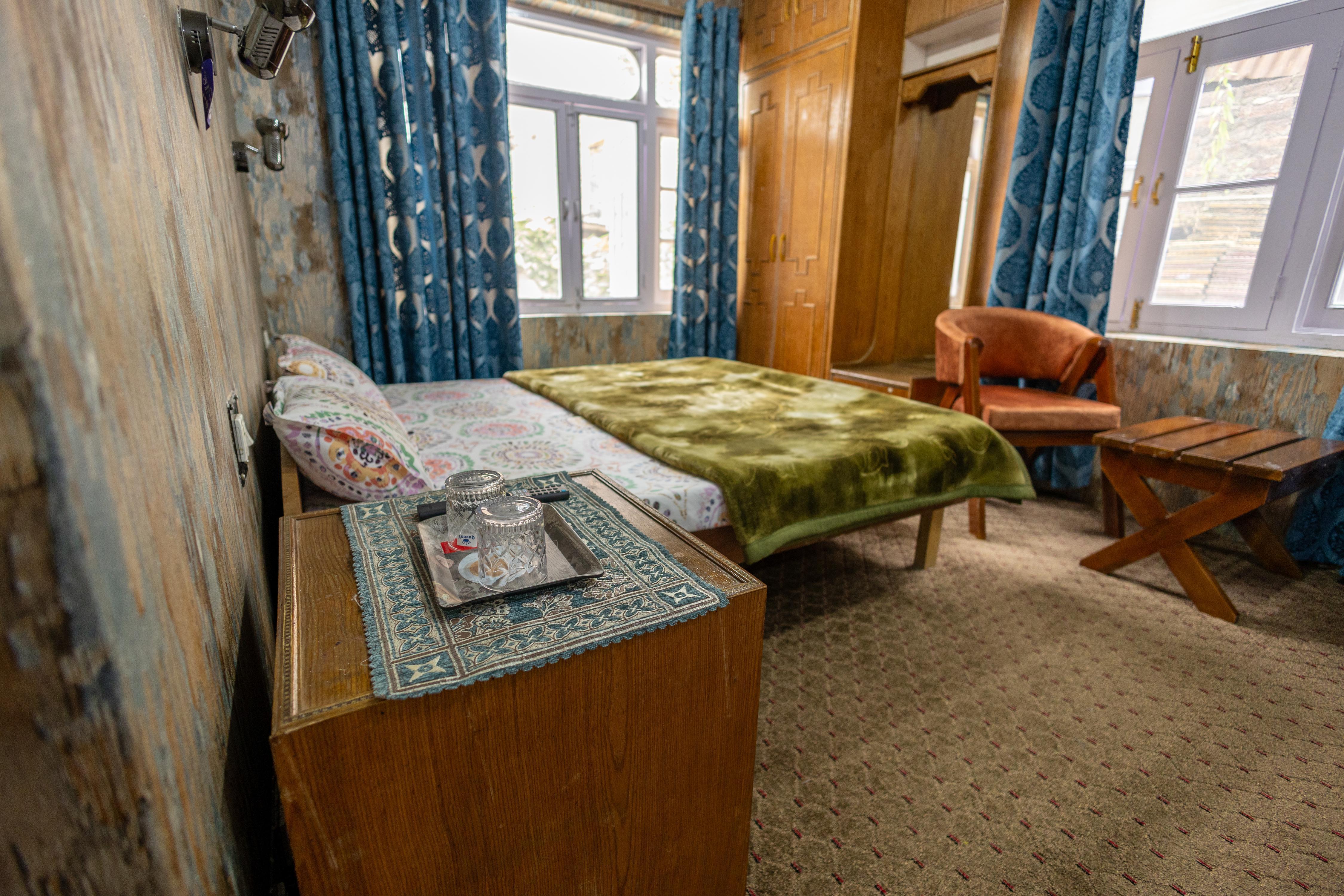 Gauri Guest House-Near Dal Lake Srinagar - Tap to explore photos
