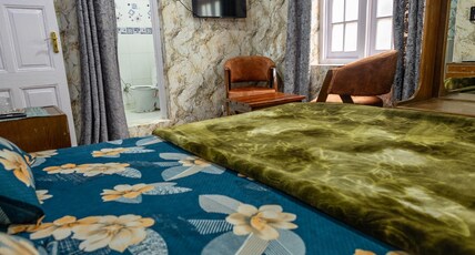 Gauri Guest House-Near Dal Lake Srinagar Room Type - Bedroom 2