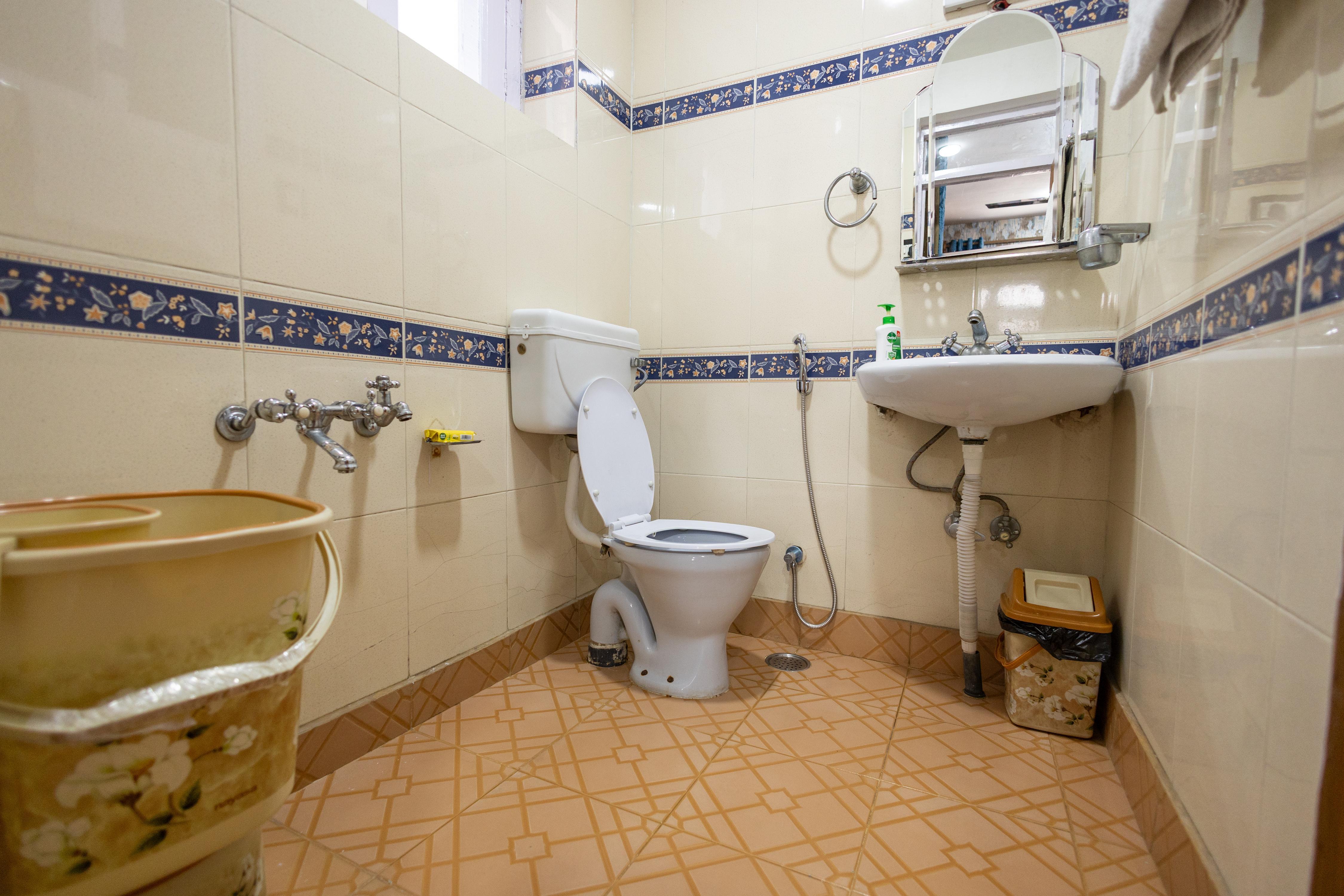 Gauri Guest House-Near Dal Lake Srinagar - Tap to explore photos