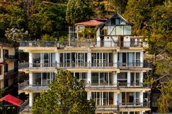 Alaya Stays Mist & Manor Cedar | 3 BHK Apt with Shared Game Zone