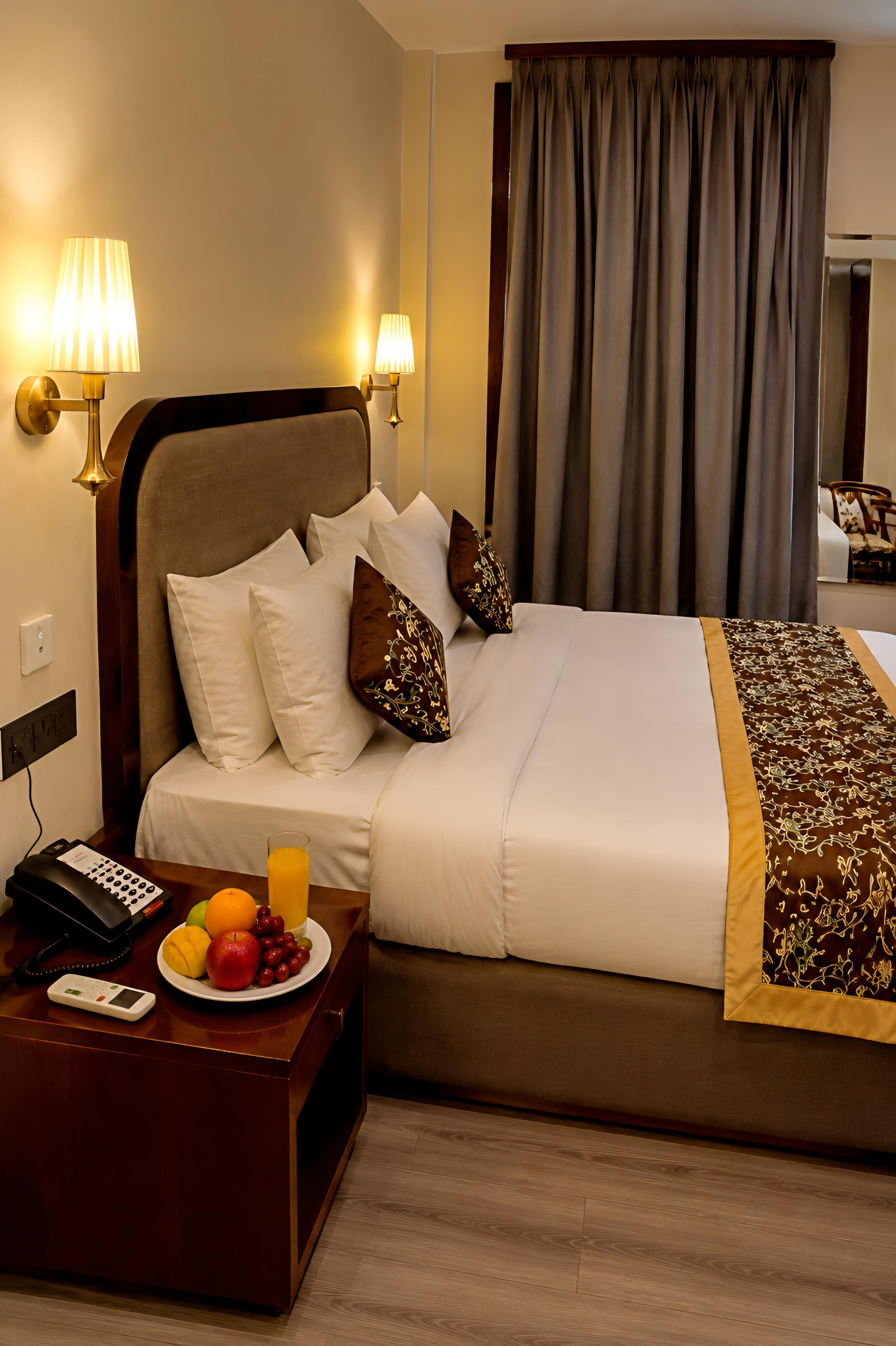 Hotel Alasha Retreat (Nearby Railway and Airport) - Tap to explore photos
