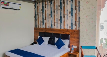 Hotel Oasis by Anks Hospitality Ajmer Room Type - Premium Room With Mountain View Hotel Oasis by Anks Hospitality Ajmer Room Type - Premium Room With Mountain View