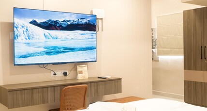 SKYLINE SUITES Room Type - EXCECUTIVE ROOM WITH BALCONY