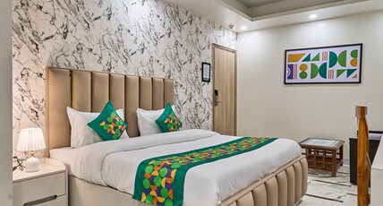 Treebo Premium Royal Gold Palace Room Type - Standard Room