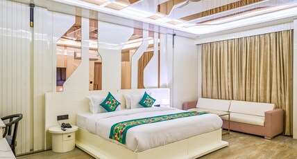 Treebo Premium Royal Gold Palace Room Type - Spacious Premium Room