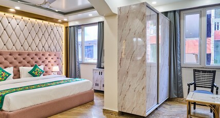 Treebo Premium Royal Gold Palace Room Type - Deluxe Family Room