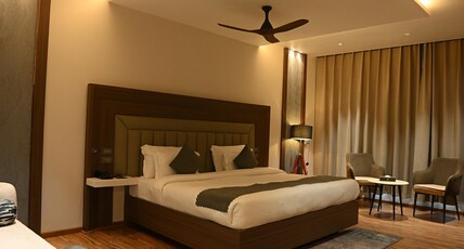 TRINITY PALACE Room Type - DELUXE ROOM