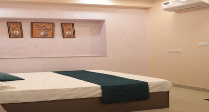 Hotel Arise Inn Room Type - Deluxe Room