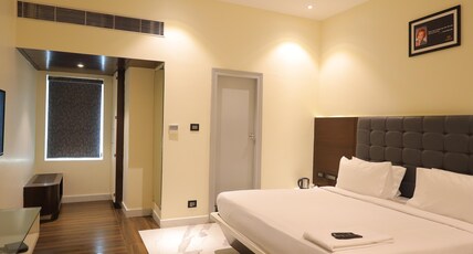 YAR INN CENTRAL Room Type - Deluxe Room