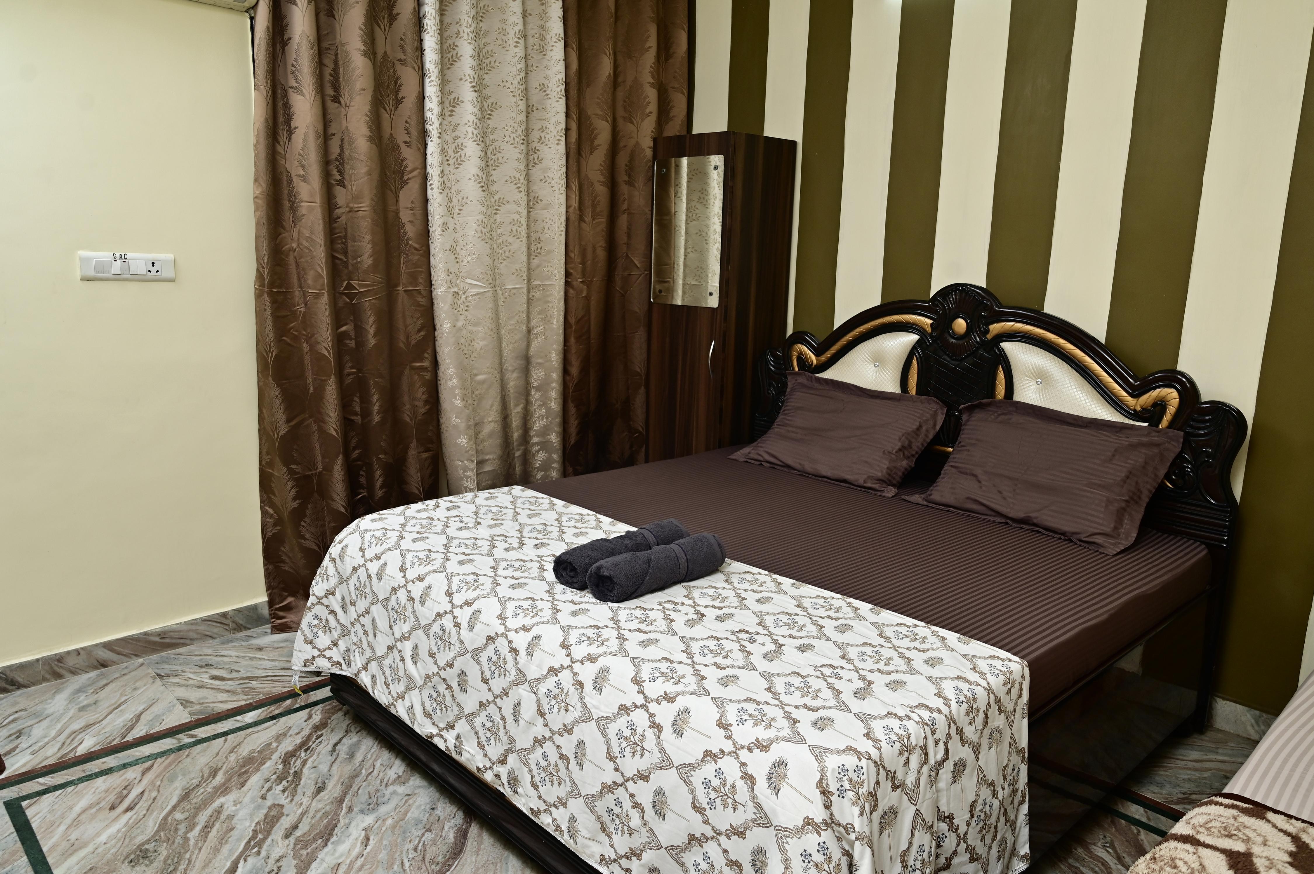 S4 Homestay in Amritsar - Tap to explore photos