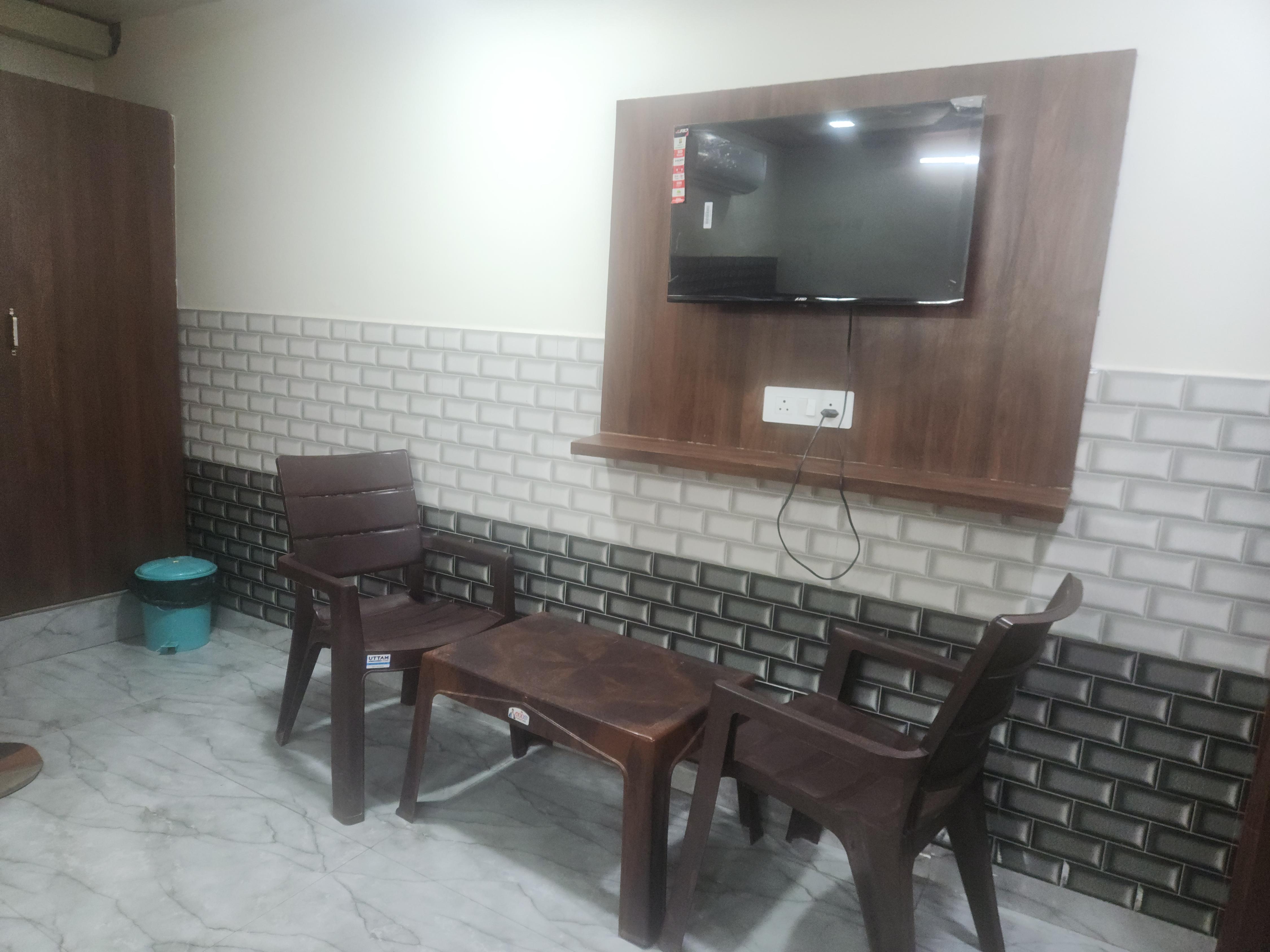 Hotel Shree Ji Inn - Tap to explore photos