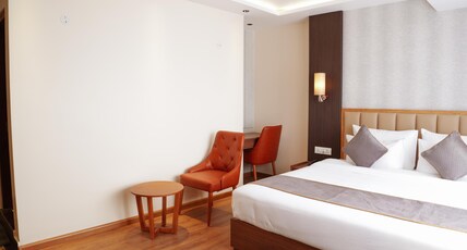 Sambhawa hotel Room Type - Executive (Road Facing)