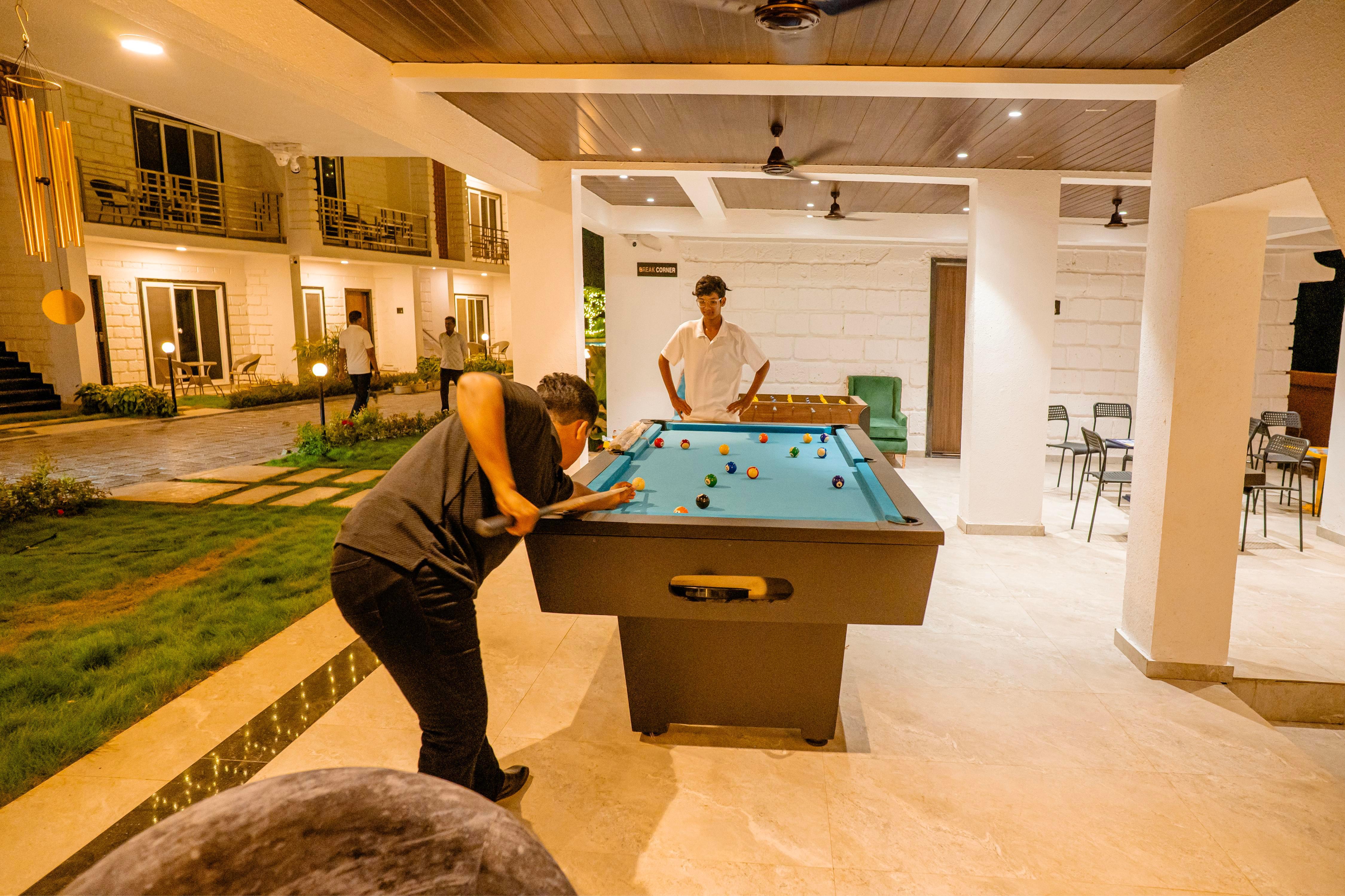 Breeze Inn Beach Resort - Tap to explore photos