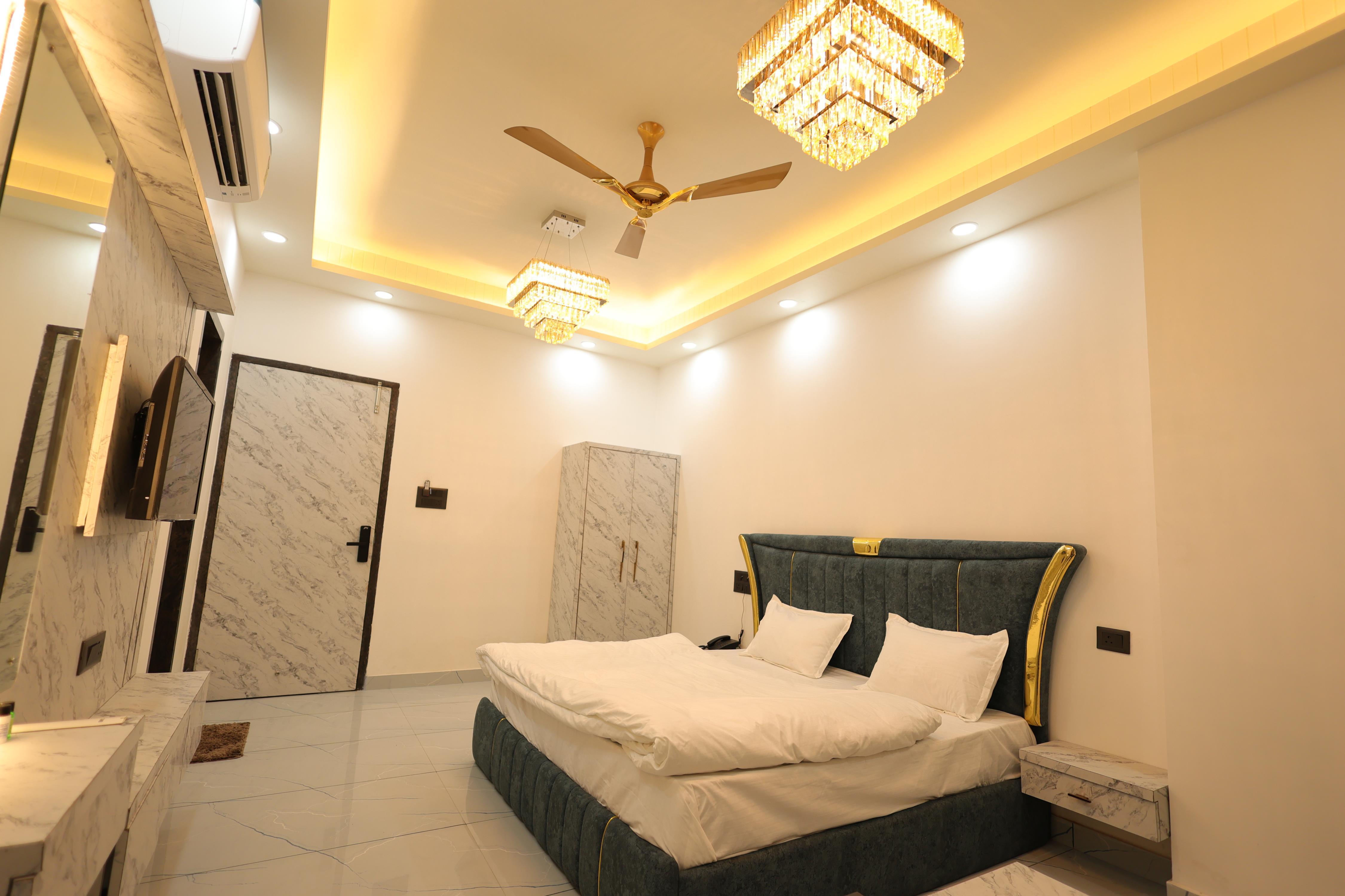 Hotel Vinayak Vista Room Type - Super Deluxe Room