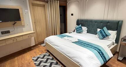 Hotel Royal ARK Room Type - 1 Bedroom Family AC Room with Balcony 07