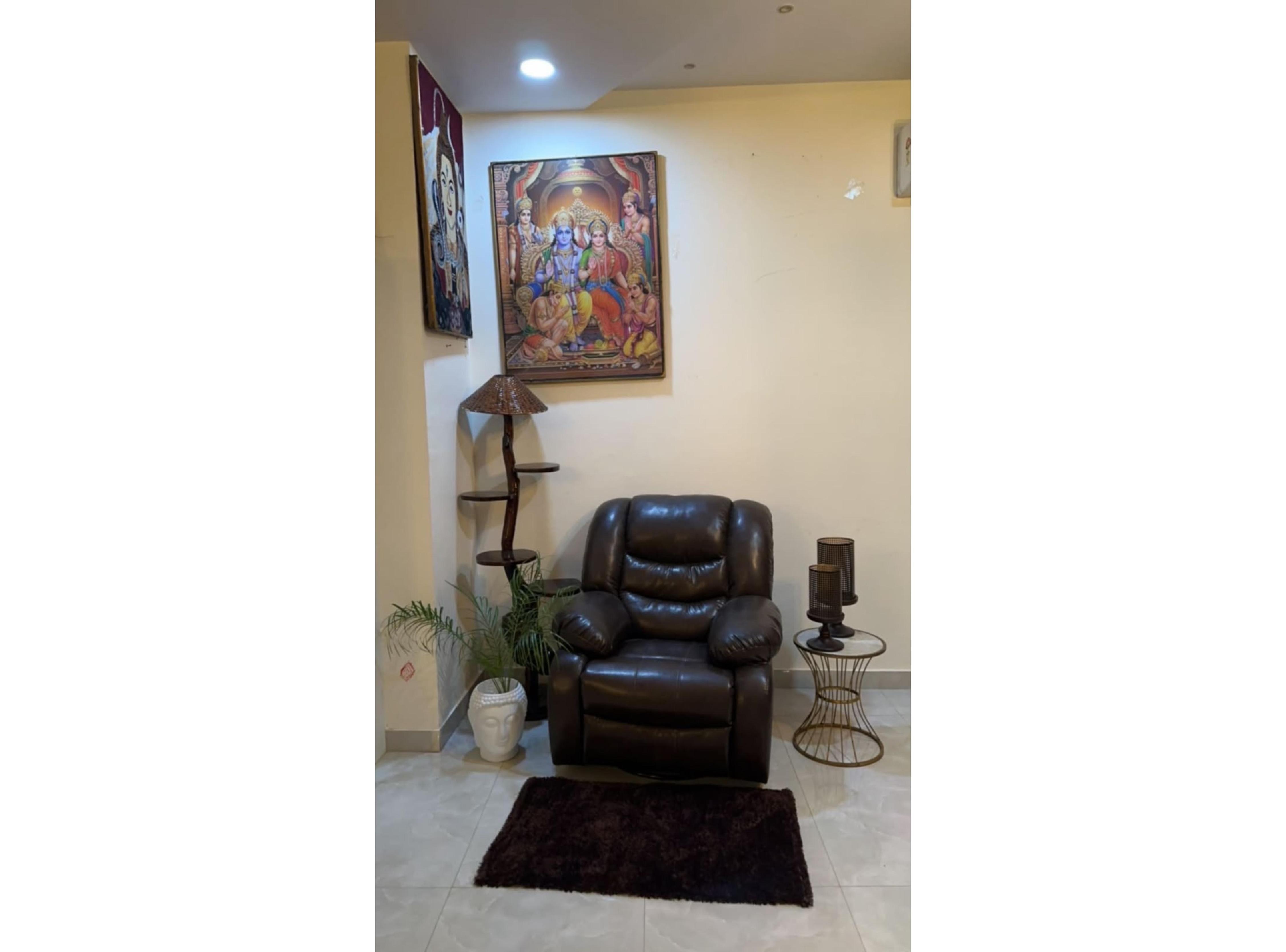 Cozy 3BHK penthouse with kitchen and lounge - Tap to explore photos