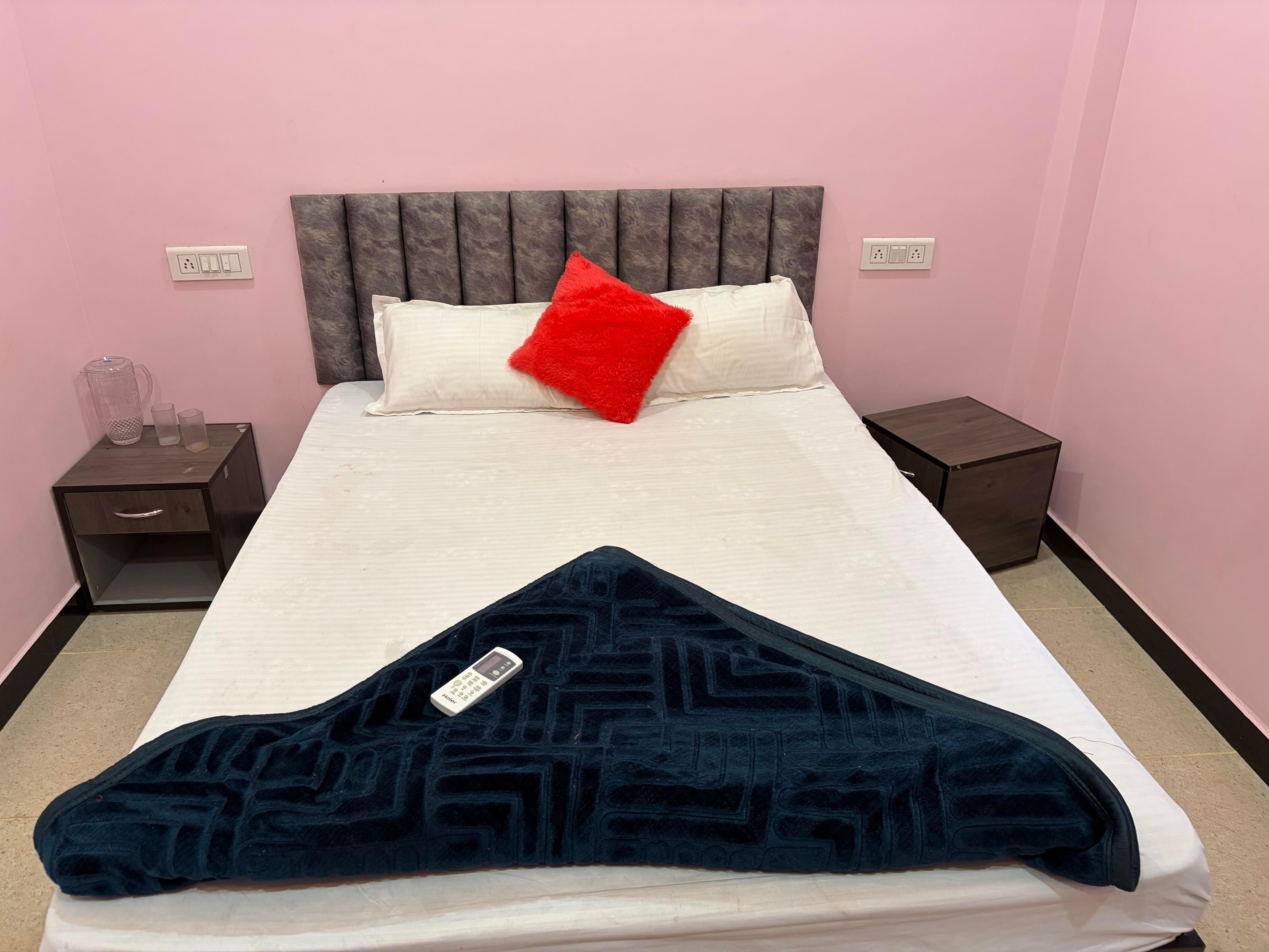 Hotel Parwati Nandan - Tap to explore photos