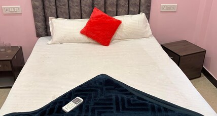 Hotel Parwati Nandan Room Type - King Bed Deluxe with Air Conditioning