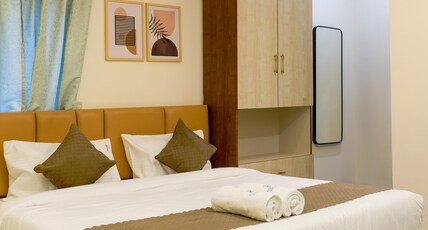 Oakline Hotels Room Type - Deluxe Queen Oakline Hotels Room Type - Deluxe Queen