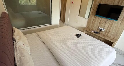 Shreenidhi Hotel and Boarding Room Type - Deluxe Room