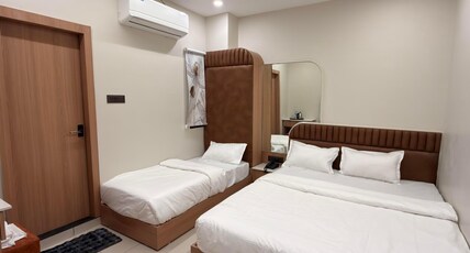 Hotel Shree Maya Comfort Inn Room Type - Premium Triple Bed Family Room
