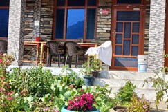 The Himalayan Mist Retreat
