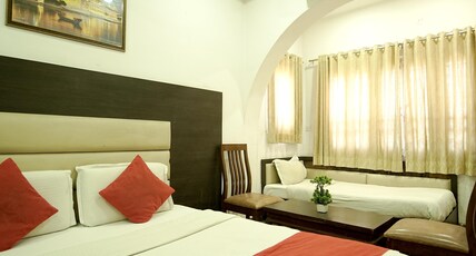 Hotel Uddhav Palace Room Type - Suite Family Room