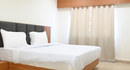 SHUBHRATNA PARISAR Room Type - Super Deluxe Room