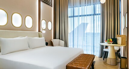 1975 Avenue & Hotel Room Type - Premium Room