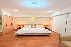 Business Suite near Expo Mart , Pari Chowk G Noida