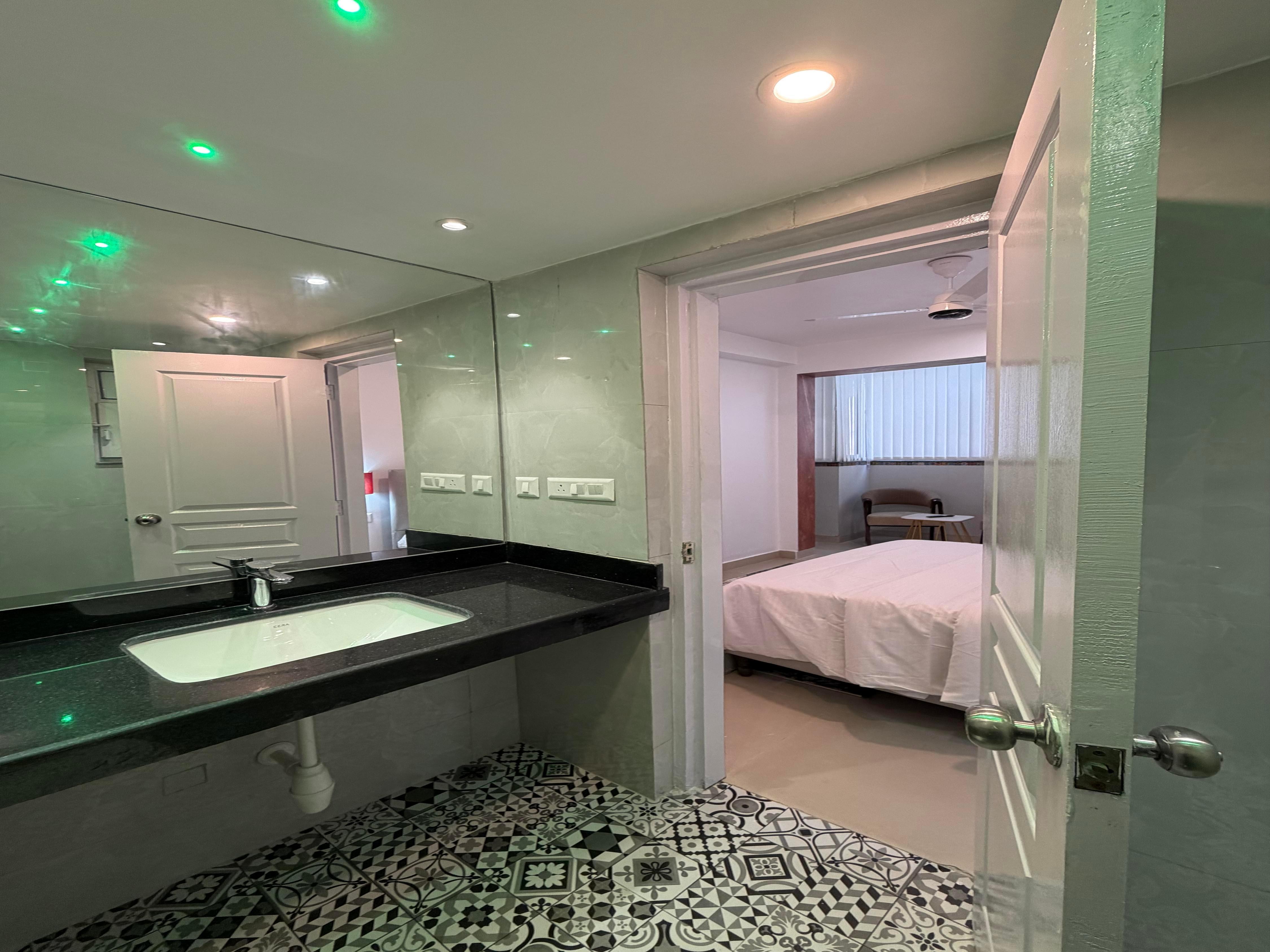 Luxury 2BHK Apt near Advant Business Park Noida - Tap to explore photos
