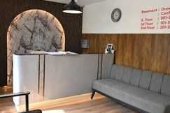 Address of Hotel Elite Stayz