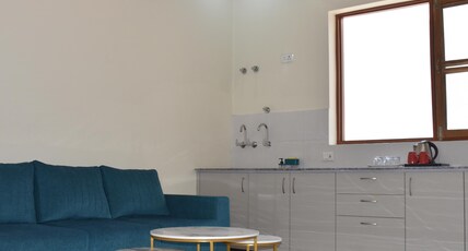 Batohi Inn| Premium 1BHK Nest Room Type - One-Bedroom Apartment