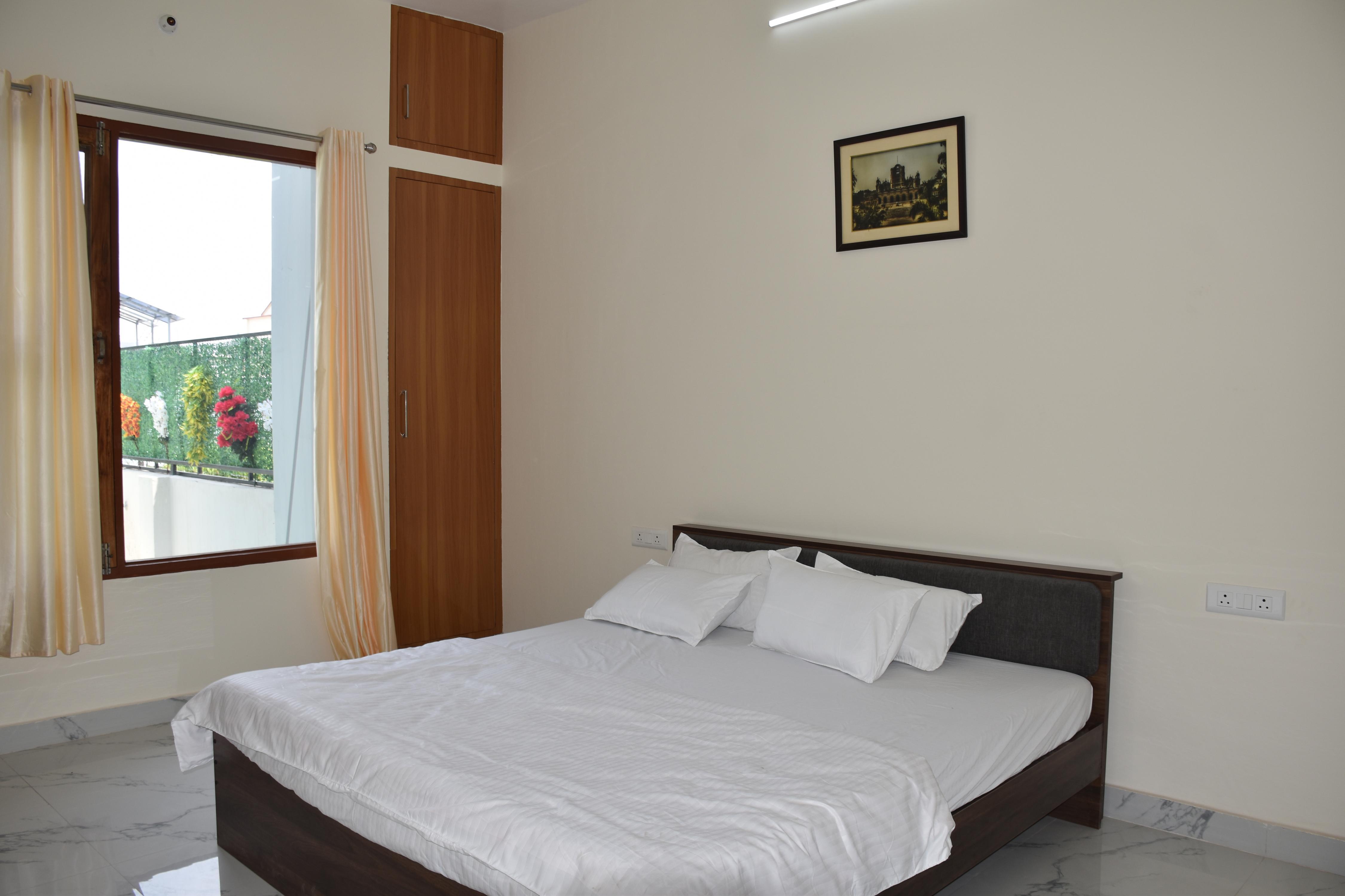 Batohi Inn| Premium 1BHK Nest - Tap to explore photos