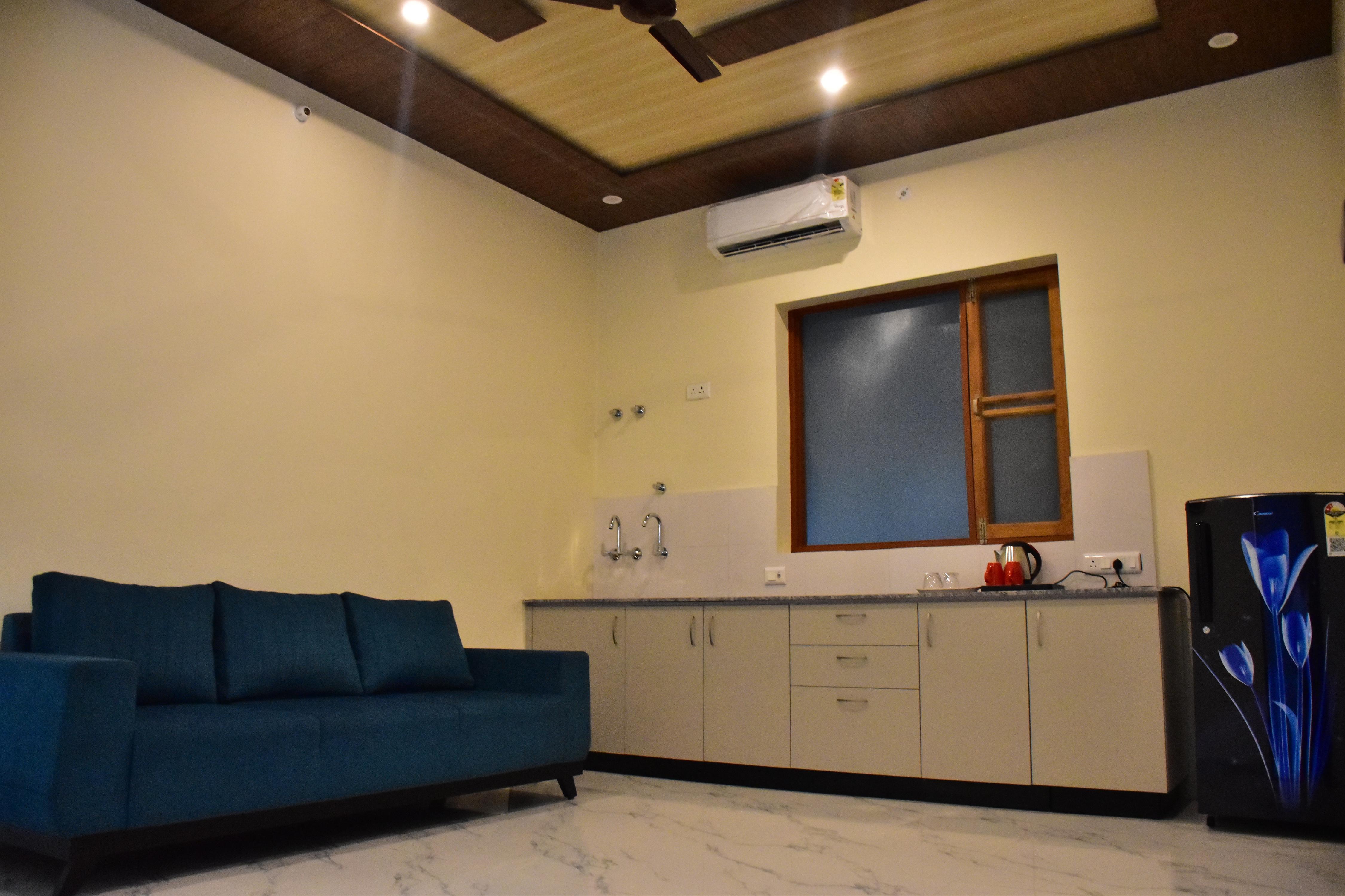 Batohi Inn| Premium 1BHK Nest - Tap to explore photos