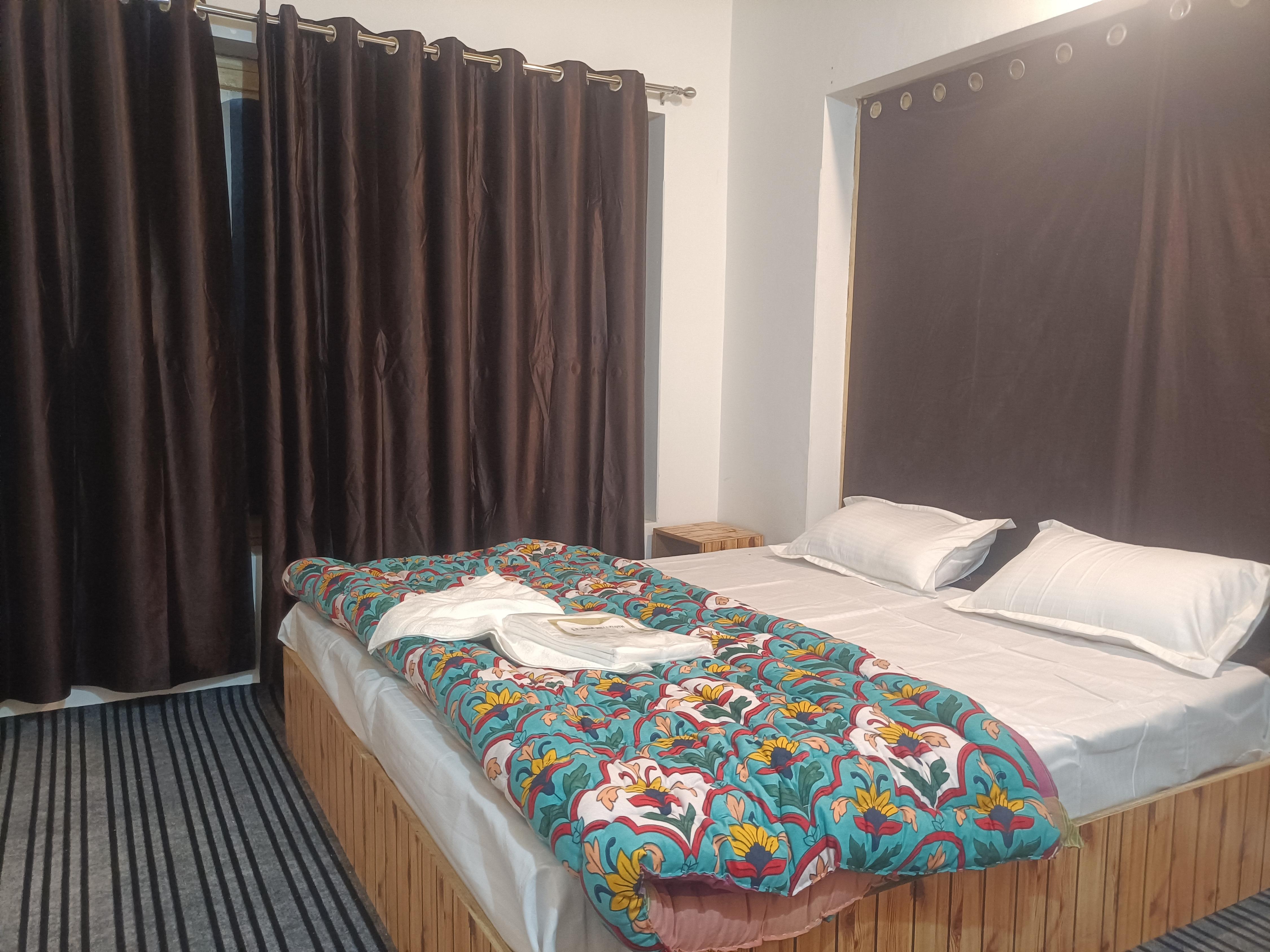 Ud's homestay - Tap to explore photos
