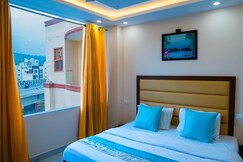 Oppo rooms by White flower