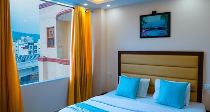 Oppo rooms by White flower Room Type - Orchid Rooms